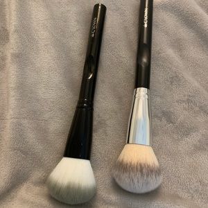 Crown make up brushes
